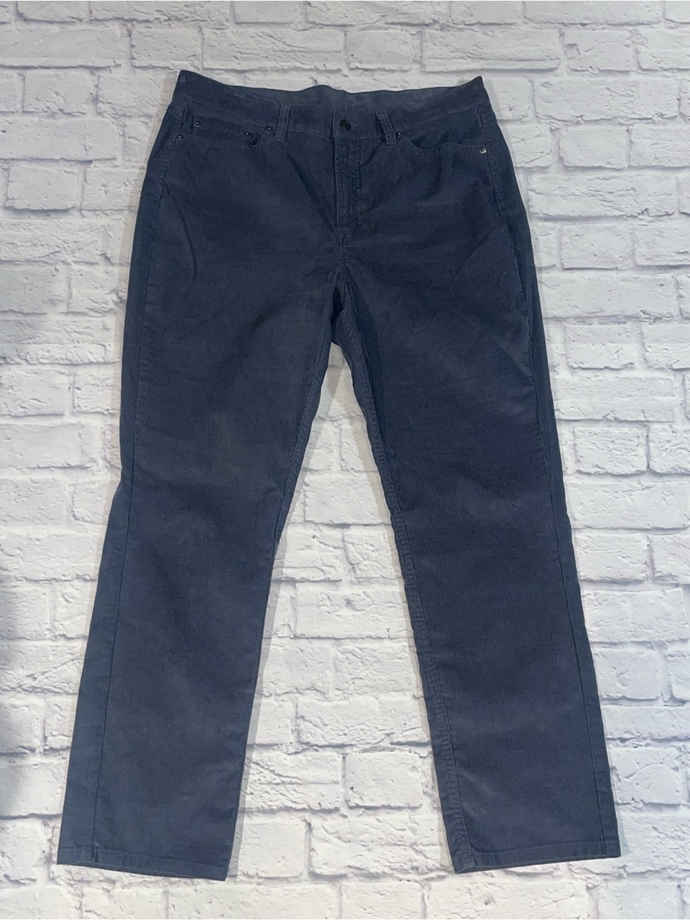 L.L. Bean  BeanFlex Five-Pocket Corduroy Pants, Mid-Rise Straight-Leg. Size 16